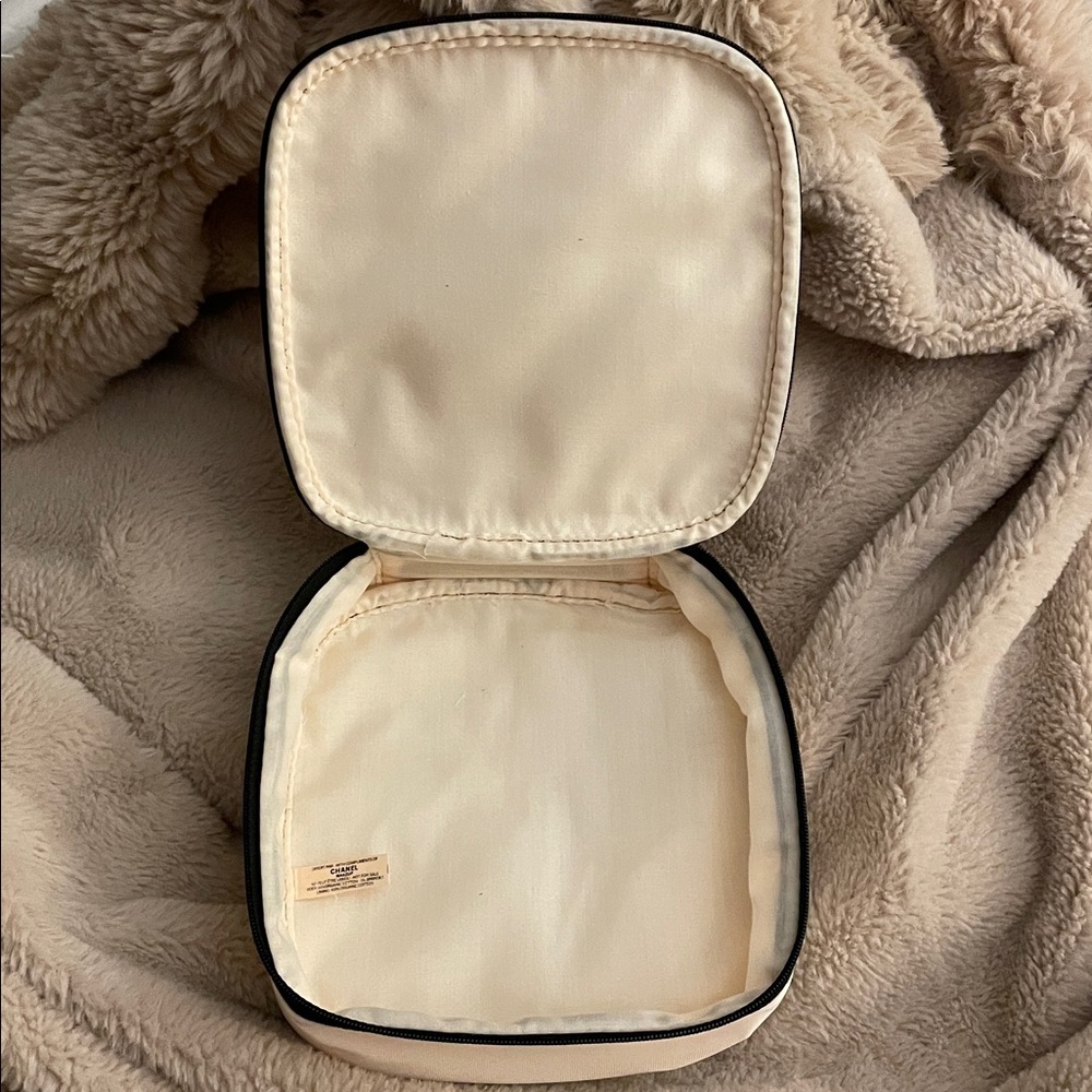 NEW Chanel Les Beiges Makeup Bag Genuine Gift with Purchase Cosmetics Bag - Picture 6 of 8